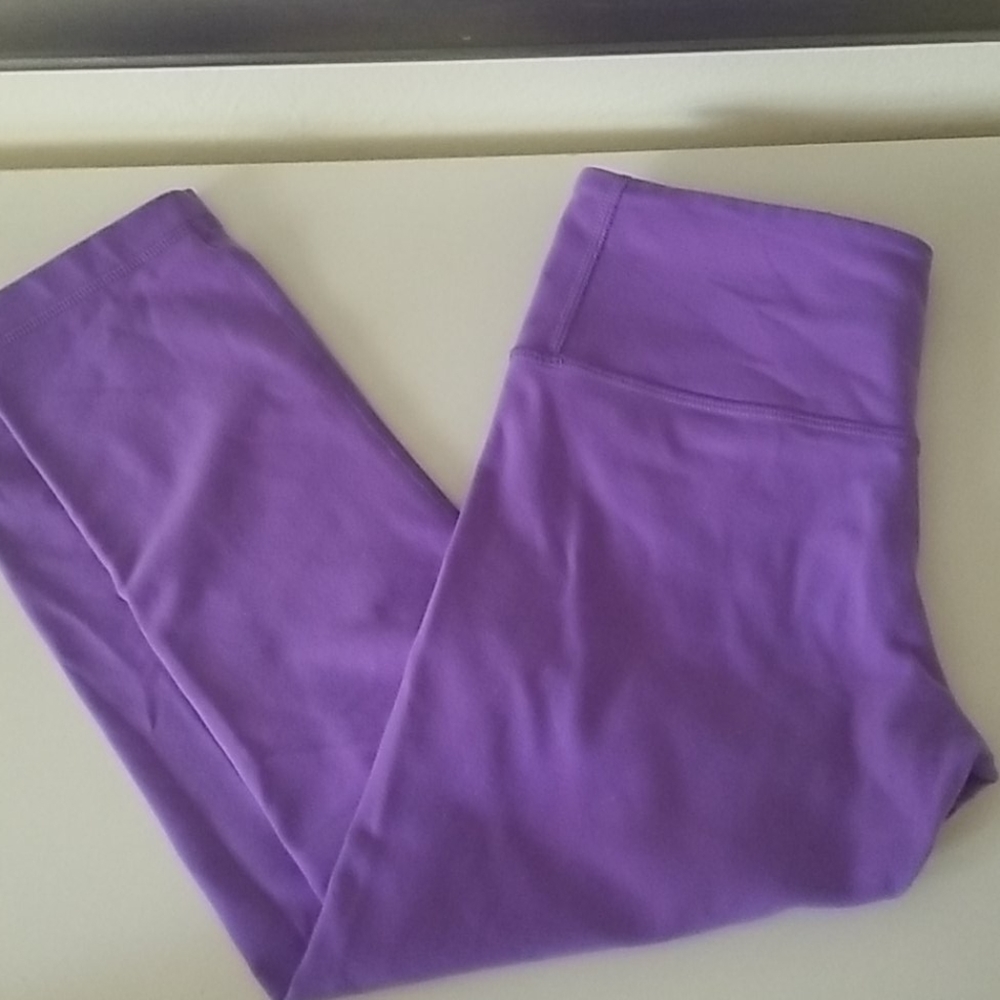 Purple lululemon cropped leggings